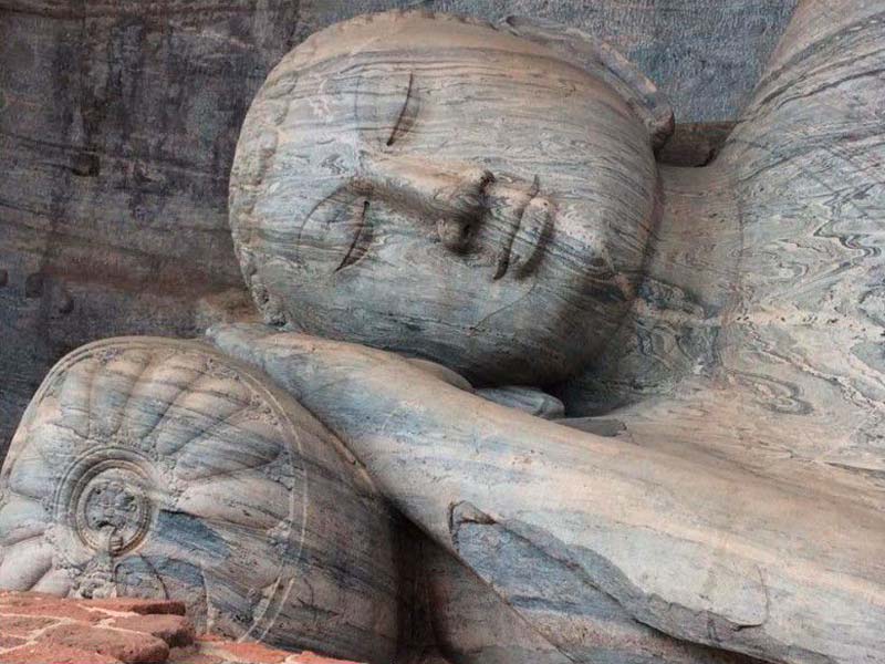 Paix profonde du Bouddha allongé