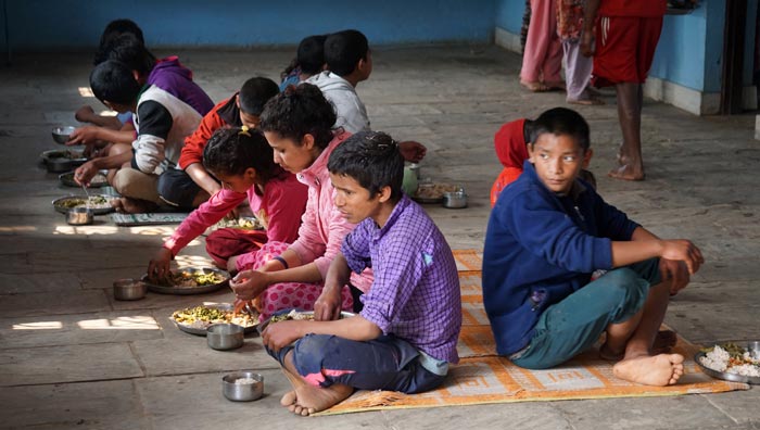 Repas - Enfants de l'ashram - Teraï